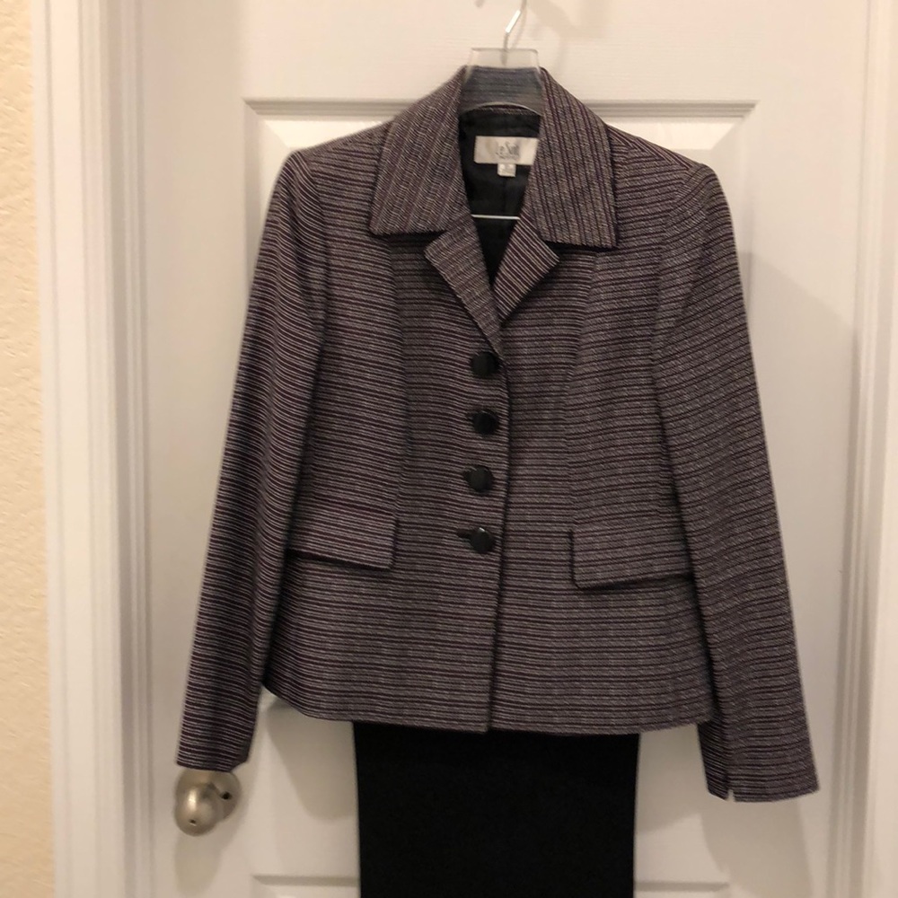 Gorgeous pants suit